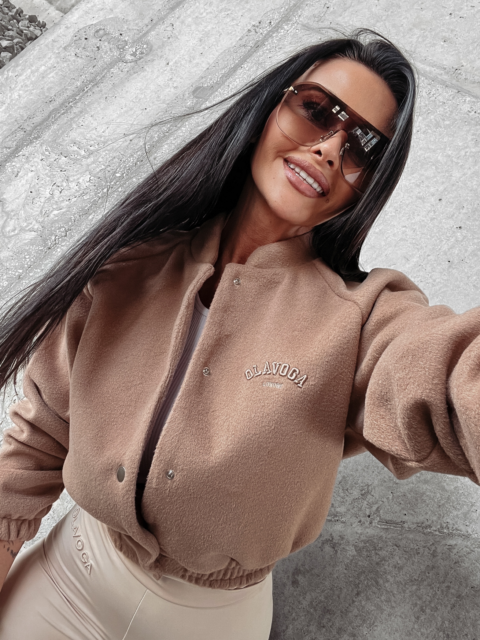 Kurtka bomberka klasyczna z haftem Kiara Ola Voga karmelowa