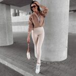 Kurtka bomberka klasyczna z haftem Kiara Ola Voga karmelowa