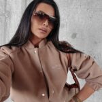 Kurtka bomberka klasyczna z haftem Kiara Ola Voga karmelowa