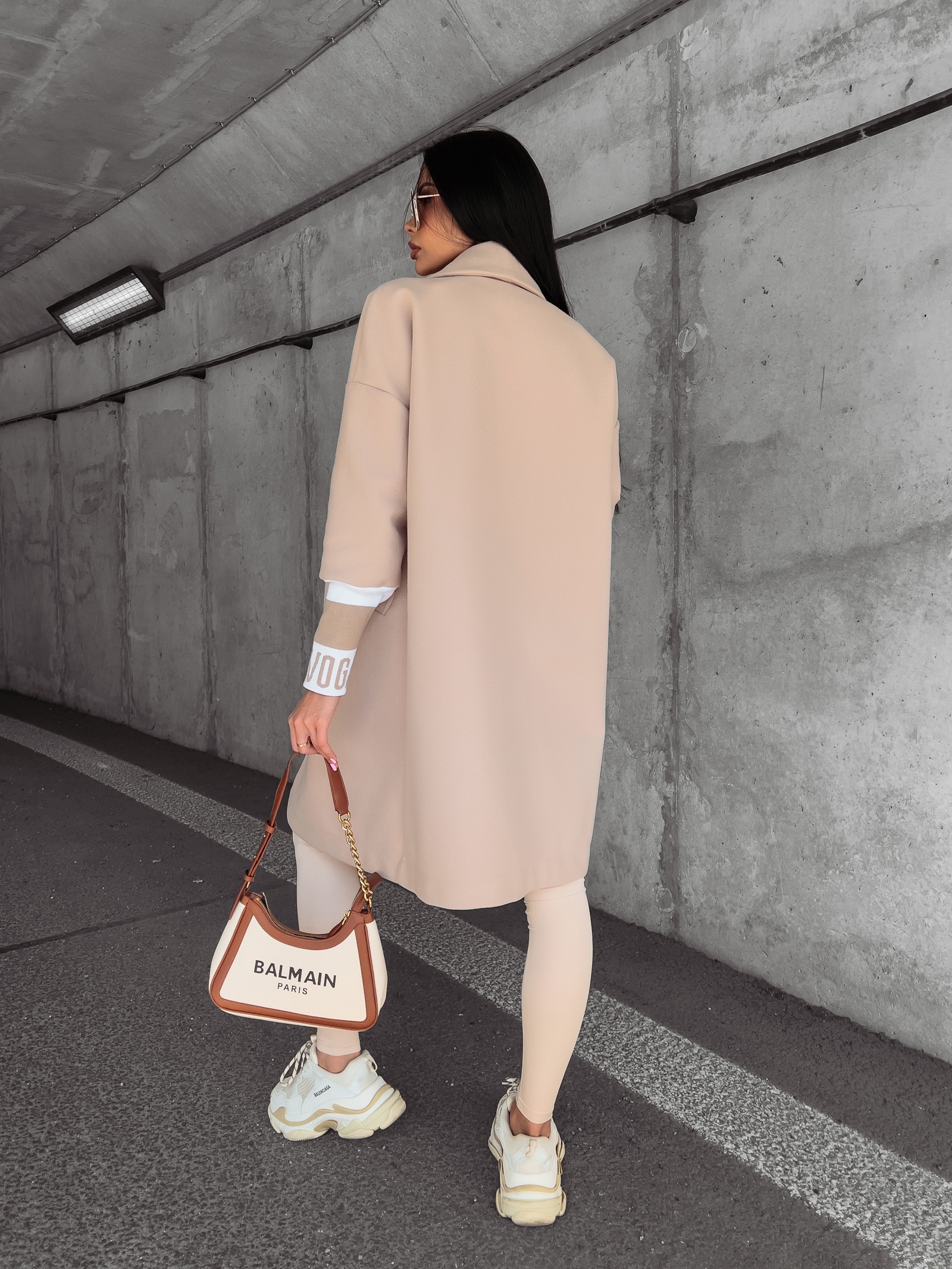 -WYPRZEDANY-Płaszcz flauszowy wiązany oversize Delia Ola Voga beżowy