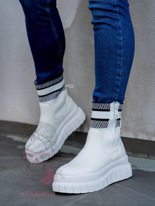 Botki skarpety Madam Molitio białe