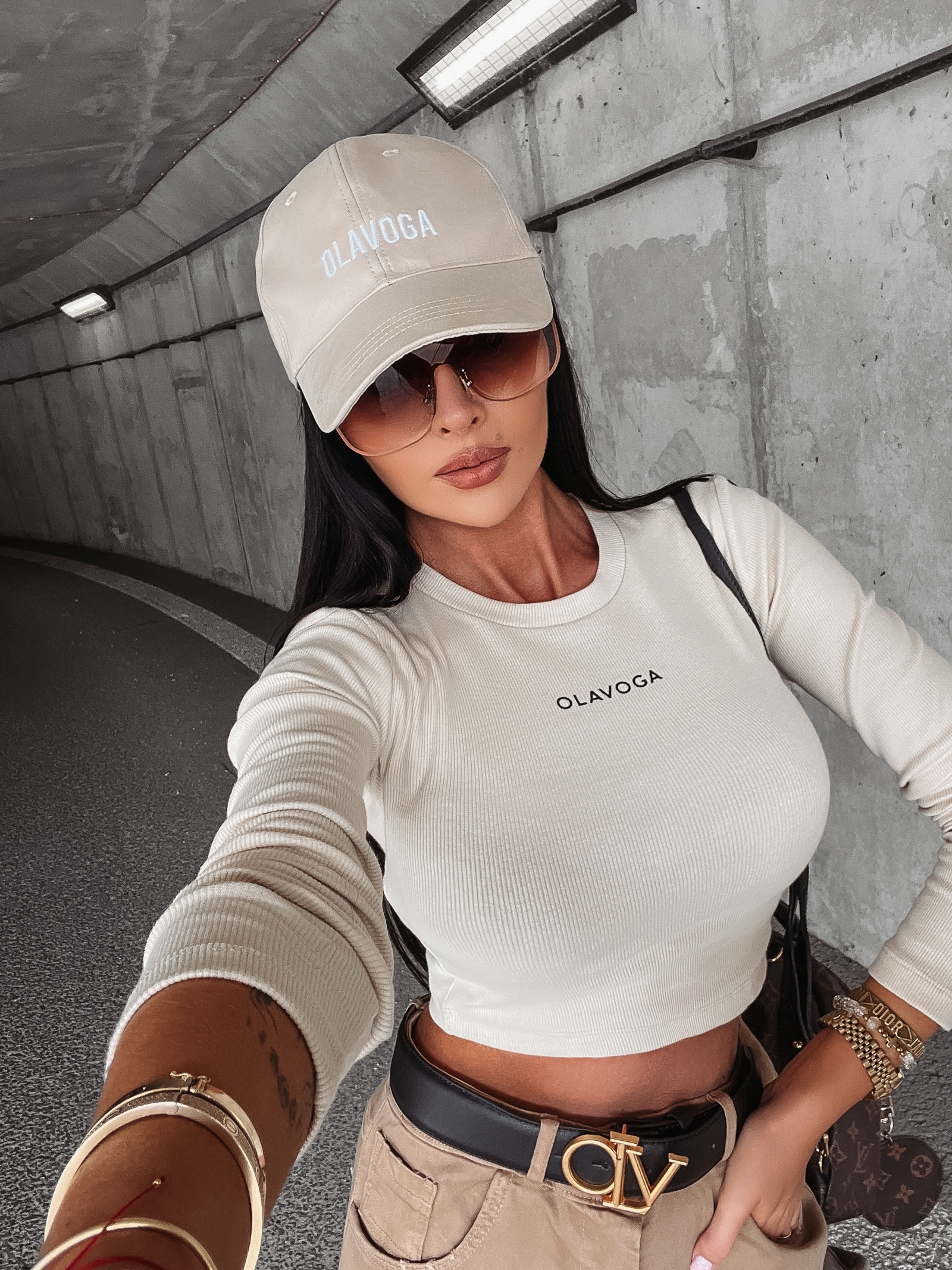 Bluzka dopasowana basicowa TRUE OLAVOGA beżowa