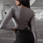 Body dopasowane z wycięciem Lexa Ola Voga szare