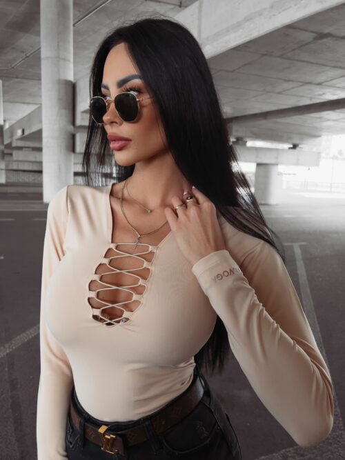 Body dopasowane z wycięciem Lexa Ola Voga beżowe