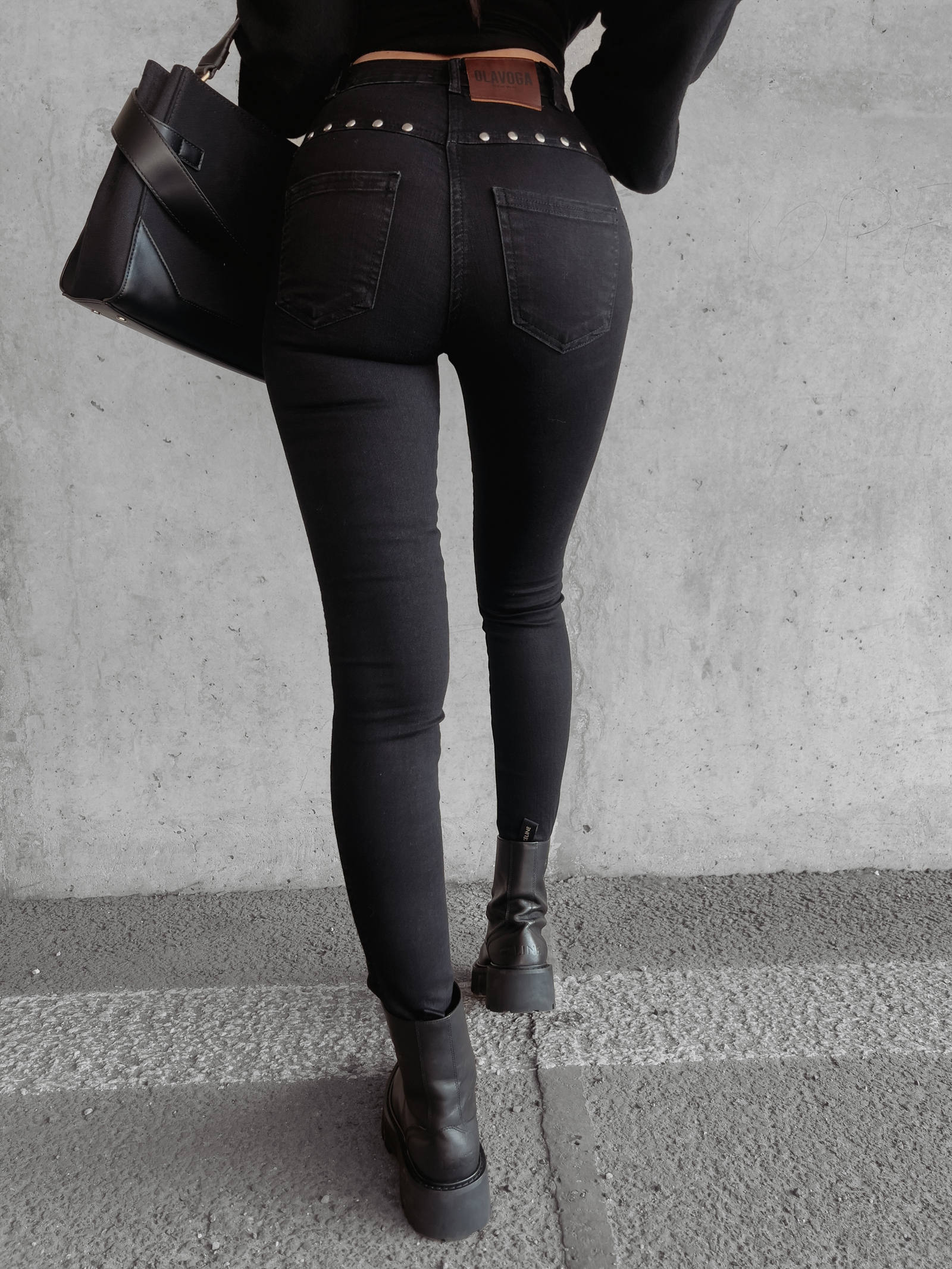 Spodnie dopasowane z ćwiekami Rose Ola Voga czarne Spodnie dopasowane z ćwiekami Rose Ola Voga czarne