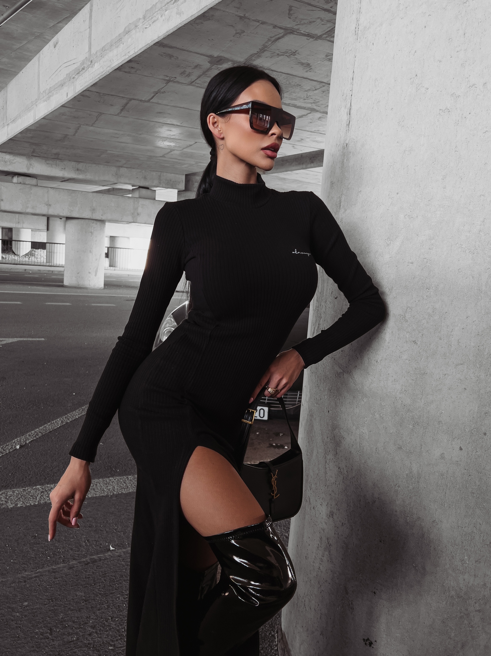 Sukienka dzianinowa z rozcięciami Jewel Ola Voga czarna