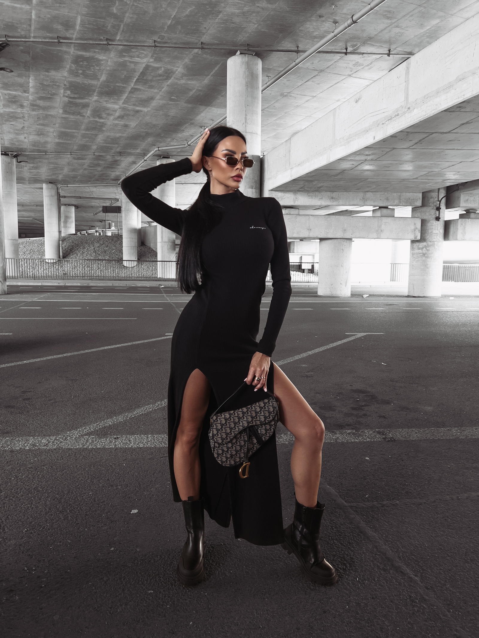 Sukienka dzianinowa z rozcięciami Jewel Ola Voga czarna