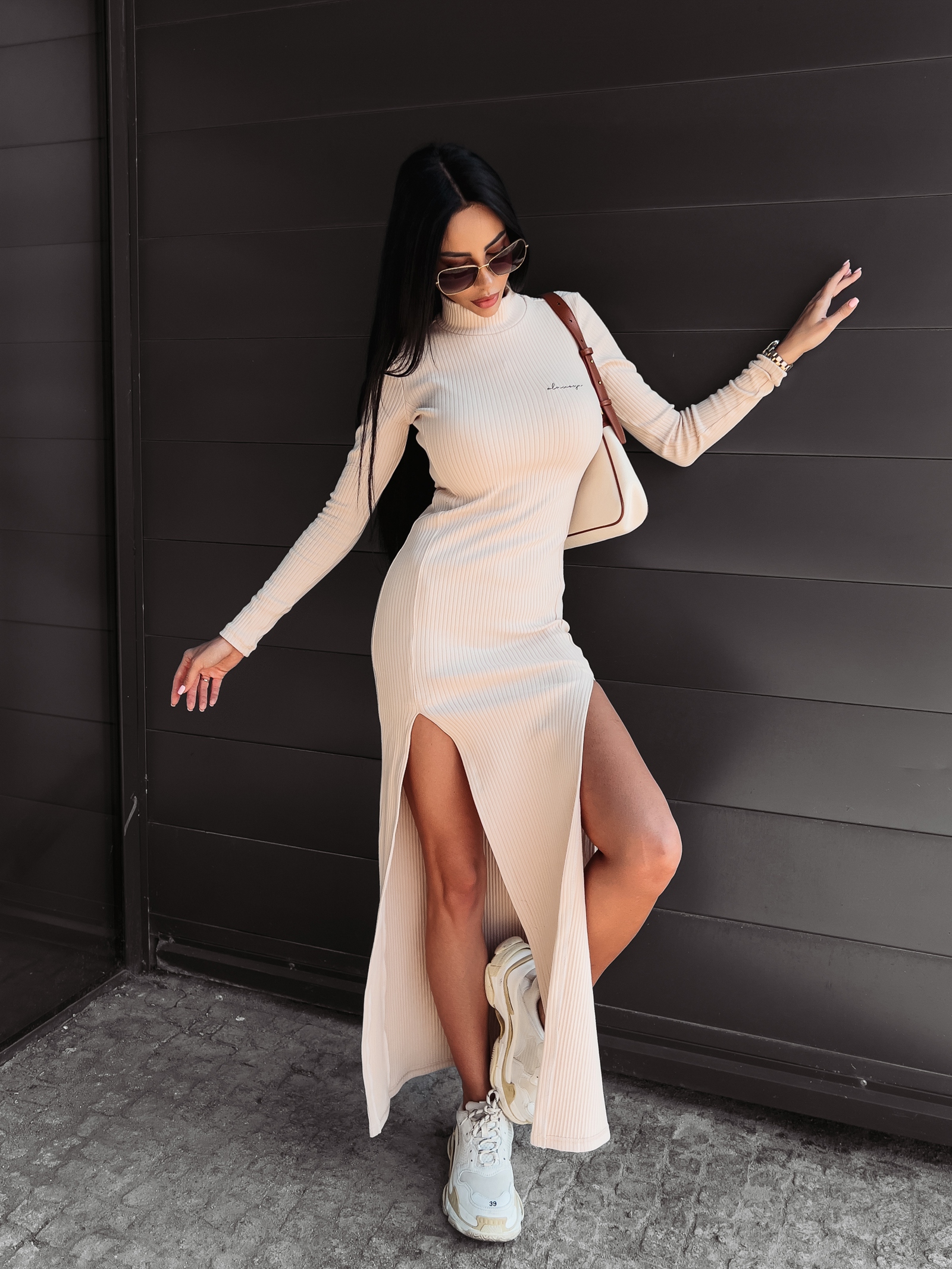 Sukienka dzianinowa z rozcięciami Jewel Ola Voga beżowa