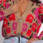 Sweter w kwiaty Apisz II karmelowy