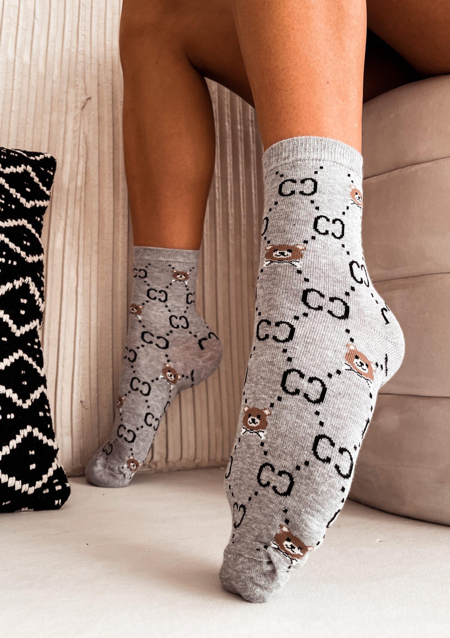 Skarpetki damskie z ozdobnym printem CC i misiem szare