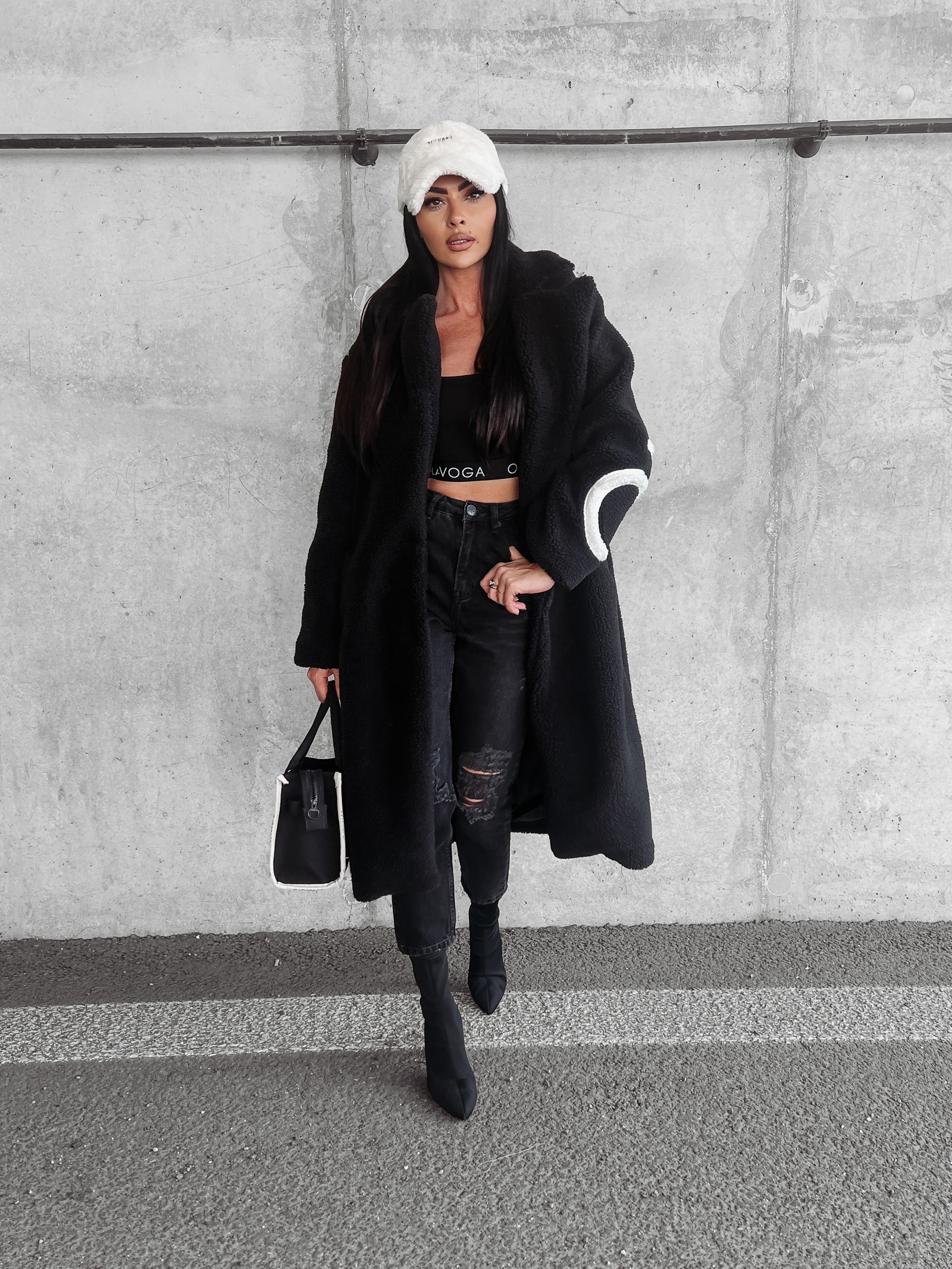 Płaszcz oversize pluszowy Harper Ola Voga czarny