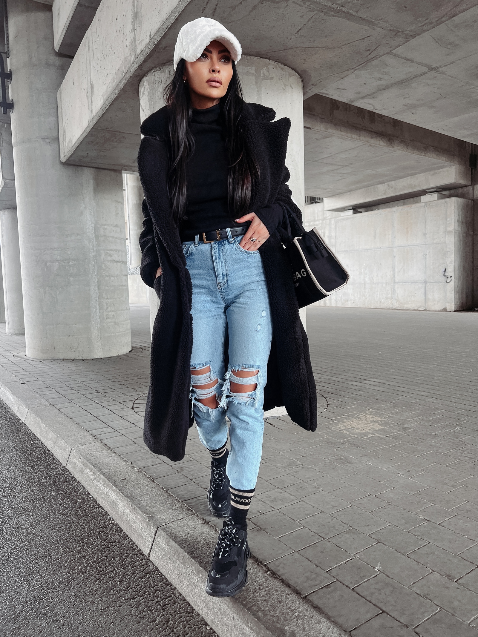 Płaszcz oversize pluszowy Harper Ola Voga czarny