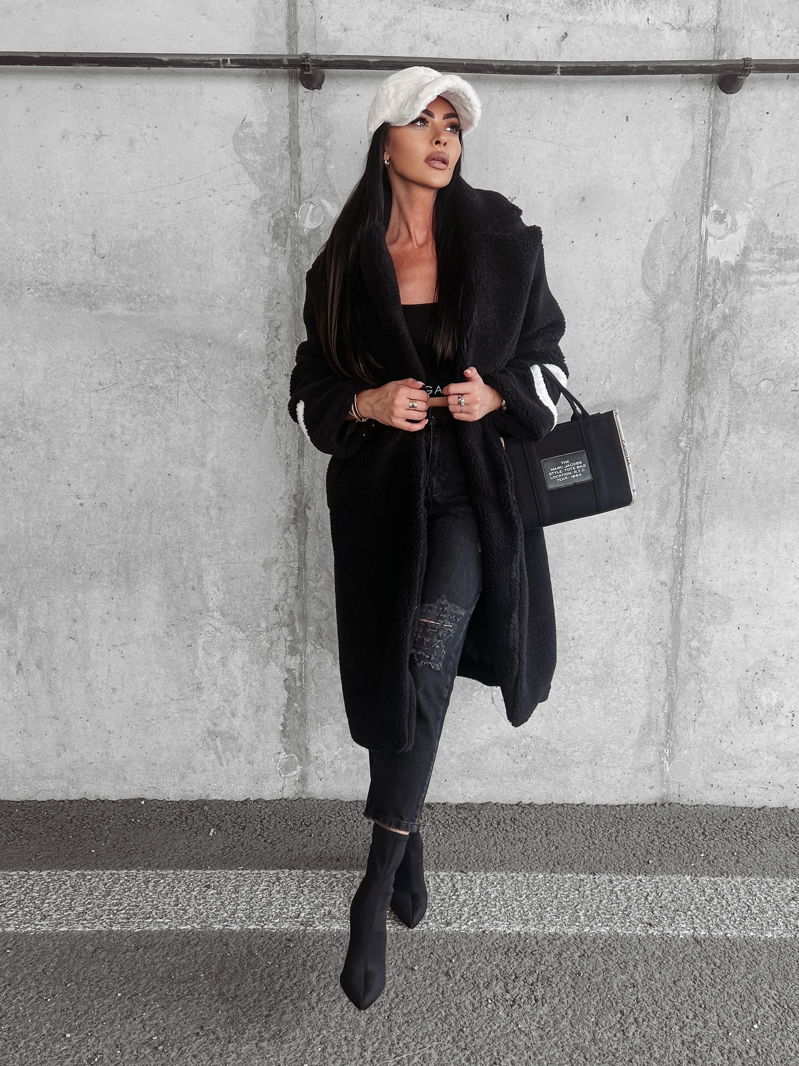 Płaszcz oversize pluszowy Harper Ola Voga czarny