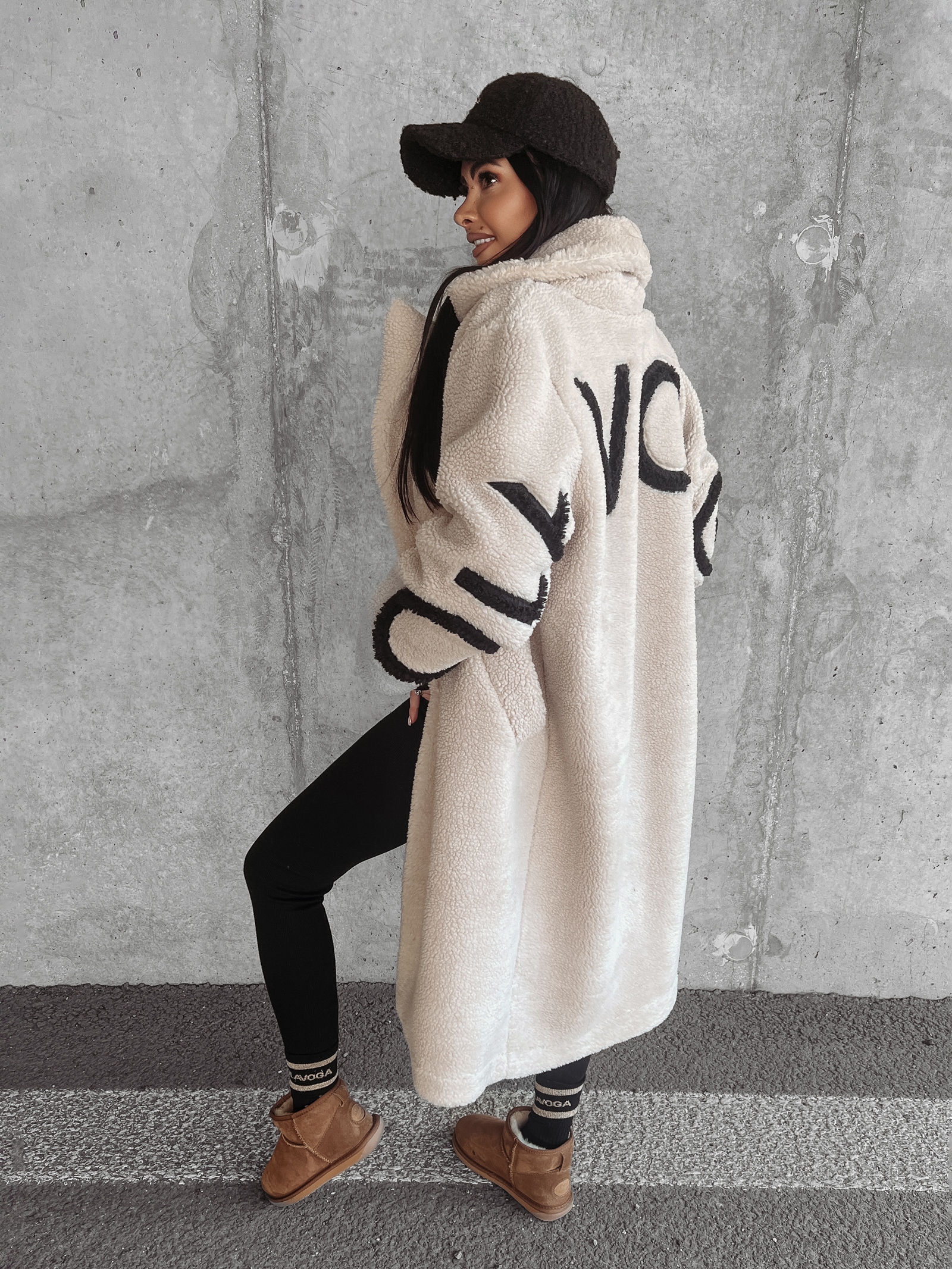 Płaszcz oversize pluszowy Harper Ola Voga beżowy