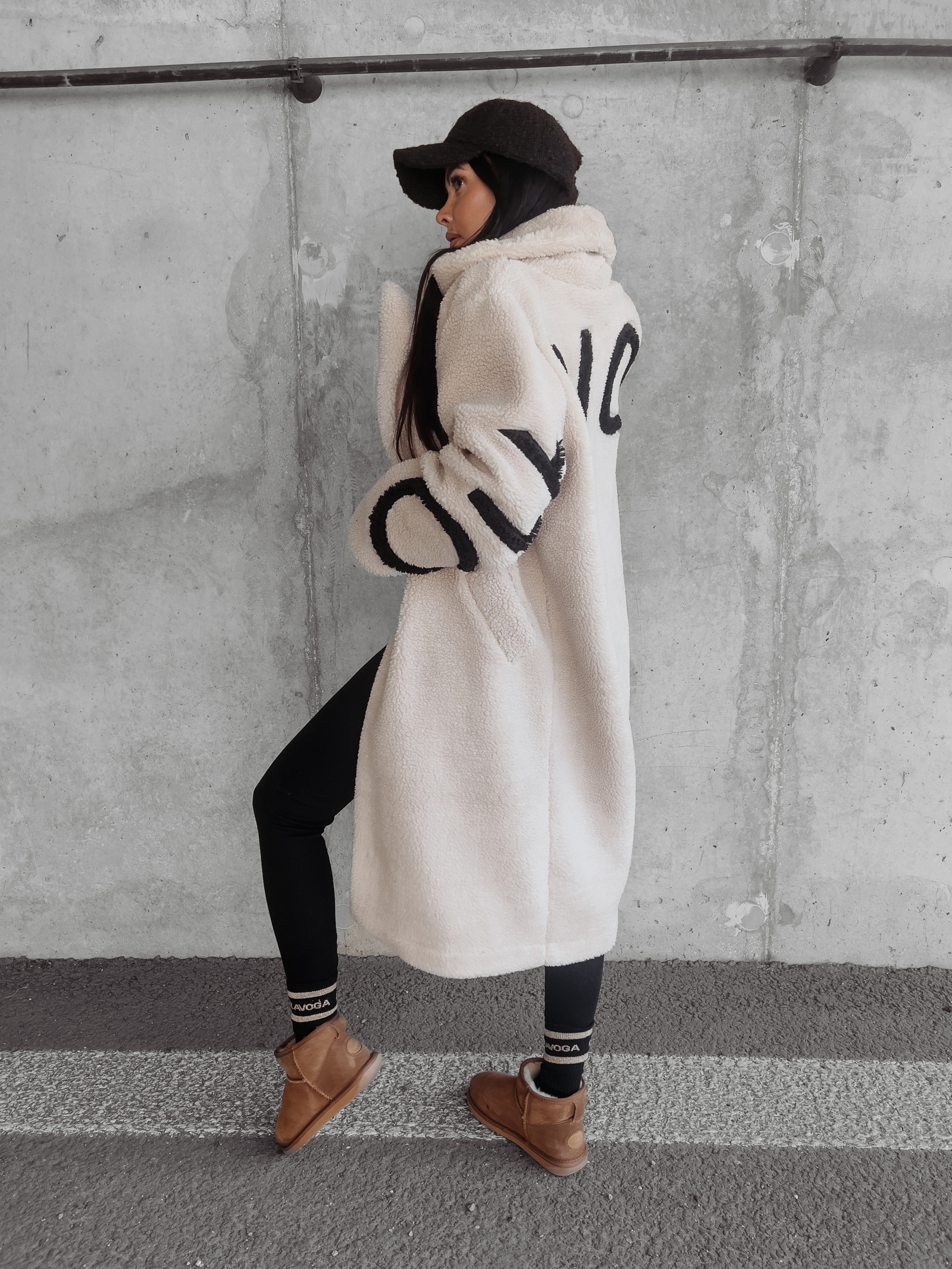 Płaszcz oversize pluszowy Harper Ola Voga beżowy