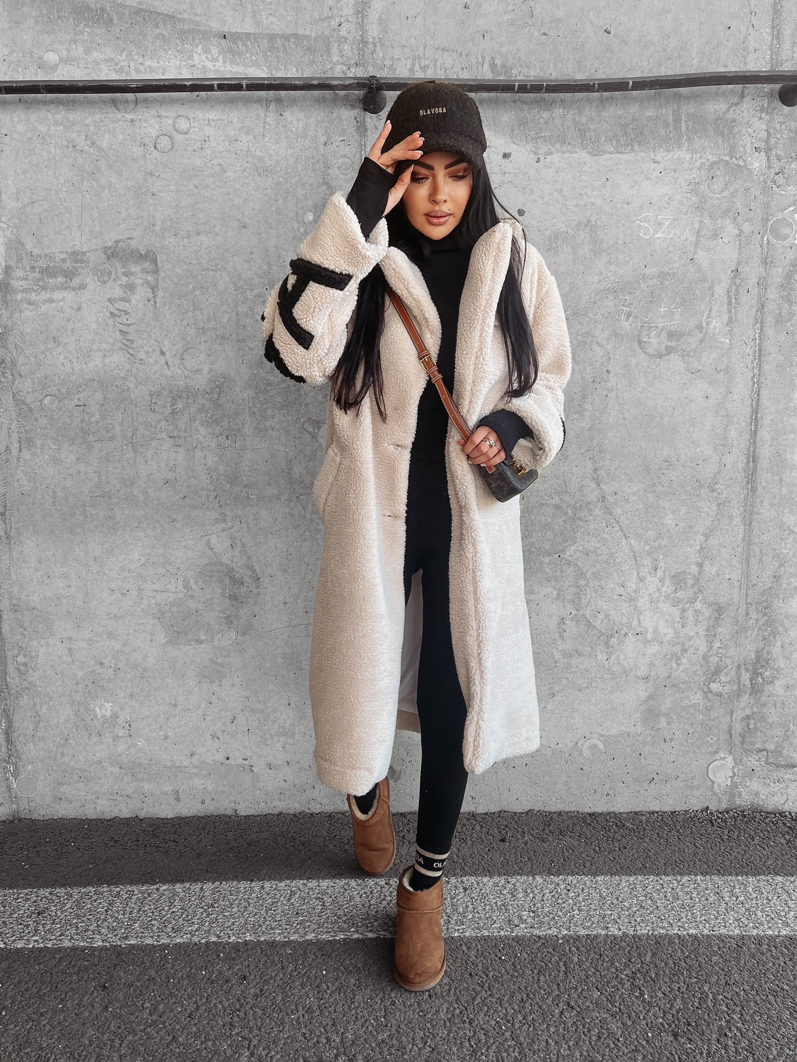 Płaszcz oversize pluszowy Harper Ola Voga beżowy