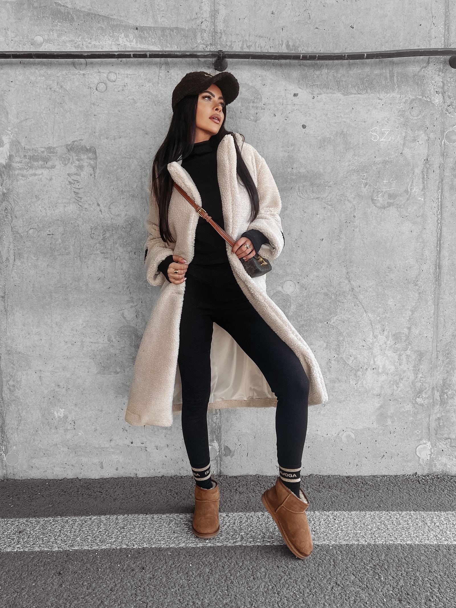 Płaszcz oversize pluszowy Harper Ola Voga beżowy