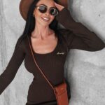 Sukienka prążkowana z rozcięciem Percy Ola Voga brązowa