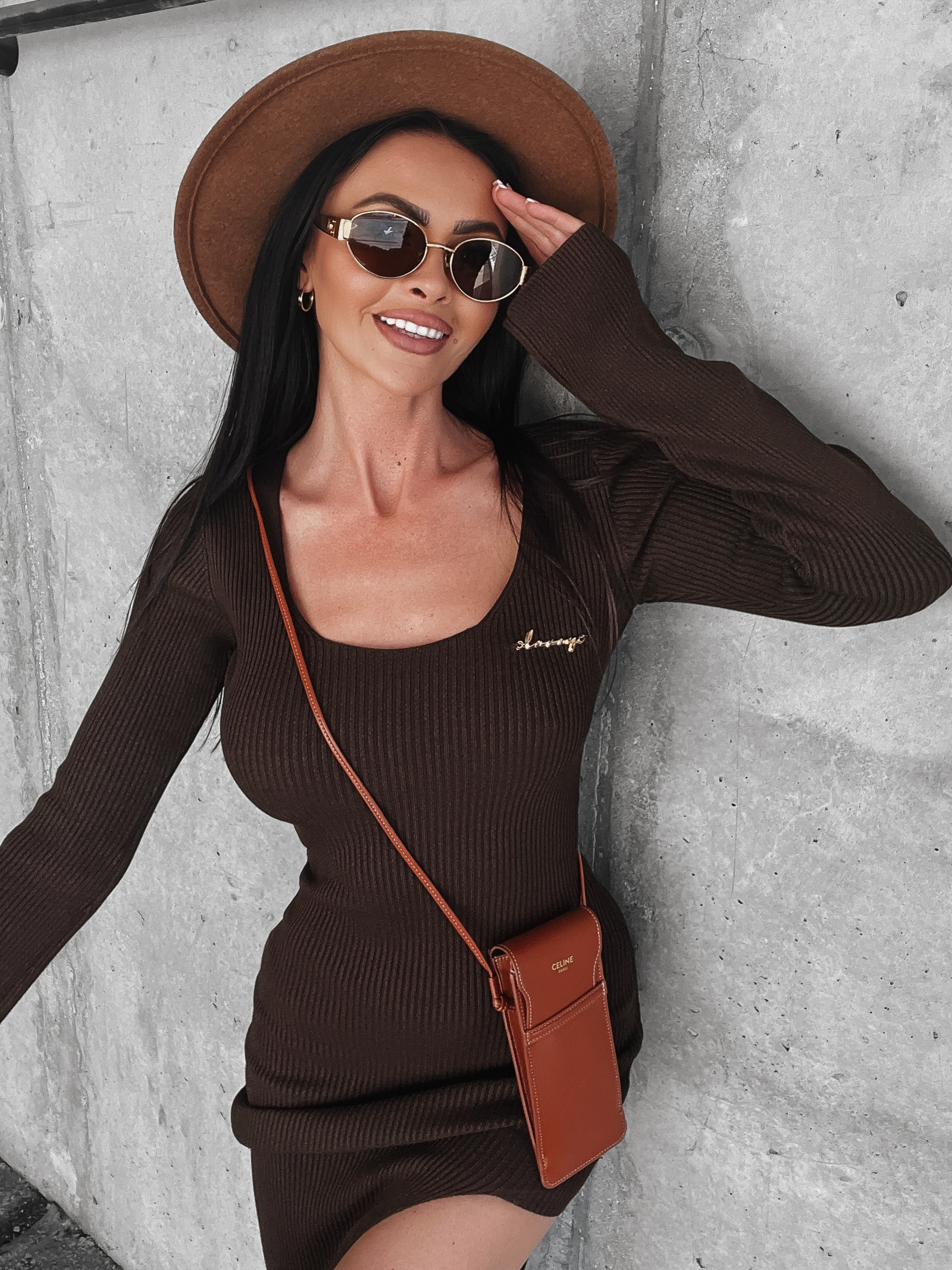 Sukienka prążkowana z rozcięciem Percy Ola Voga brązowa