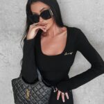 Sukienka prążkowana z rozcięciem Percy Ola Voga czarna