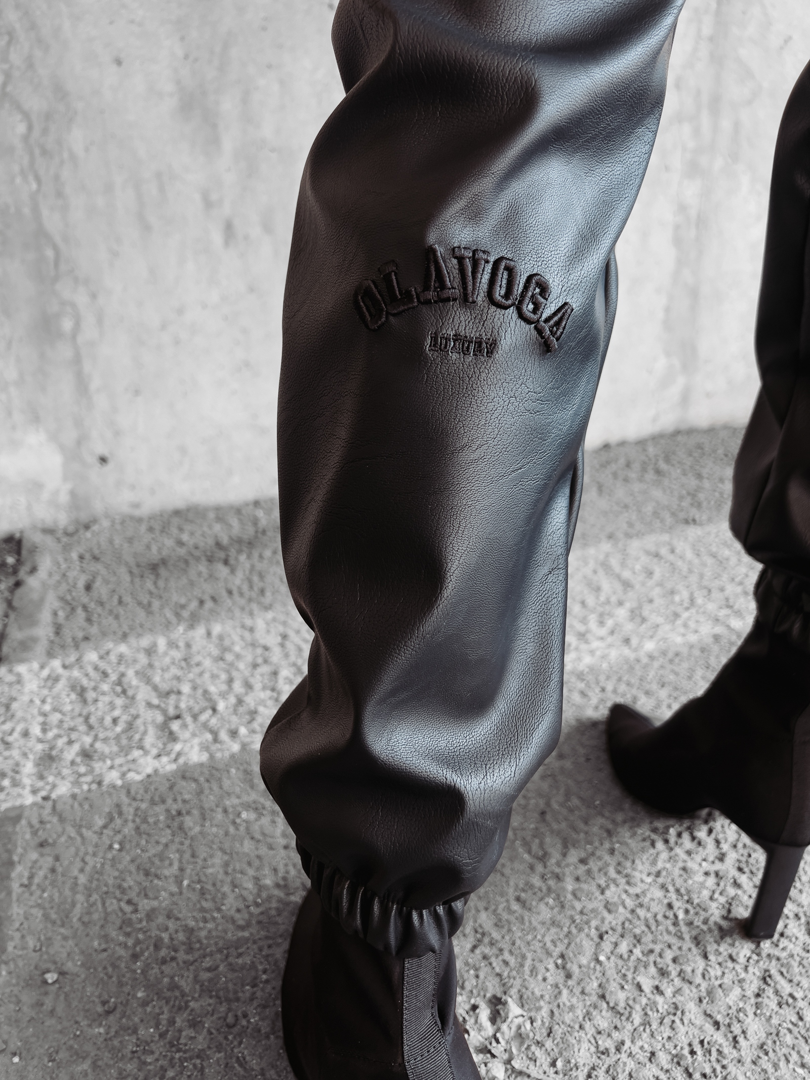 Spodnie damskie z ekoskóry Rimi Ola Voga czarne Spodnie damskie z ekoskóry Rimi Ola Voga czarne