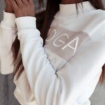 Bluza klasyczna z półgolfem Kailee Ola Voga ecru/beżowa