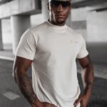 T-shirt męski ze złotym nadrukiem Blush Ola Voga beżowy