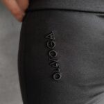 Spodnie slim fit z suwakiem i wiązaniem Lock Ola Voga czarne