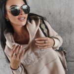 Bluza oversize z rozcięciami Preta Ola Voga beżowa