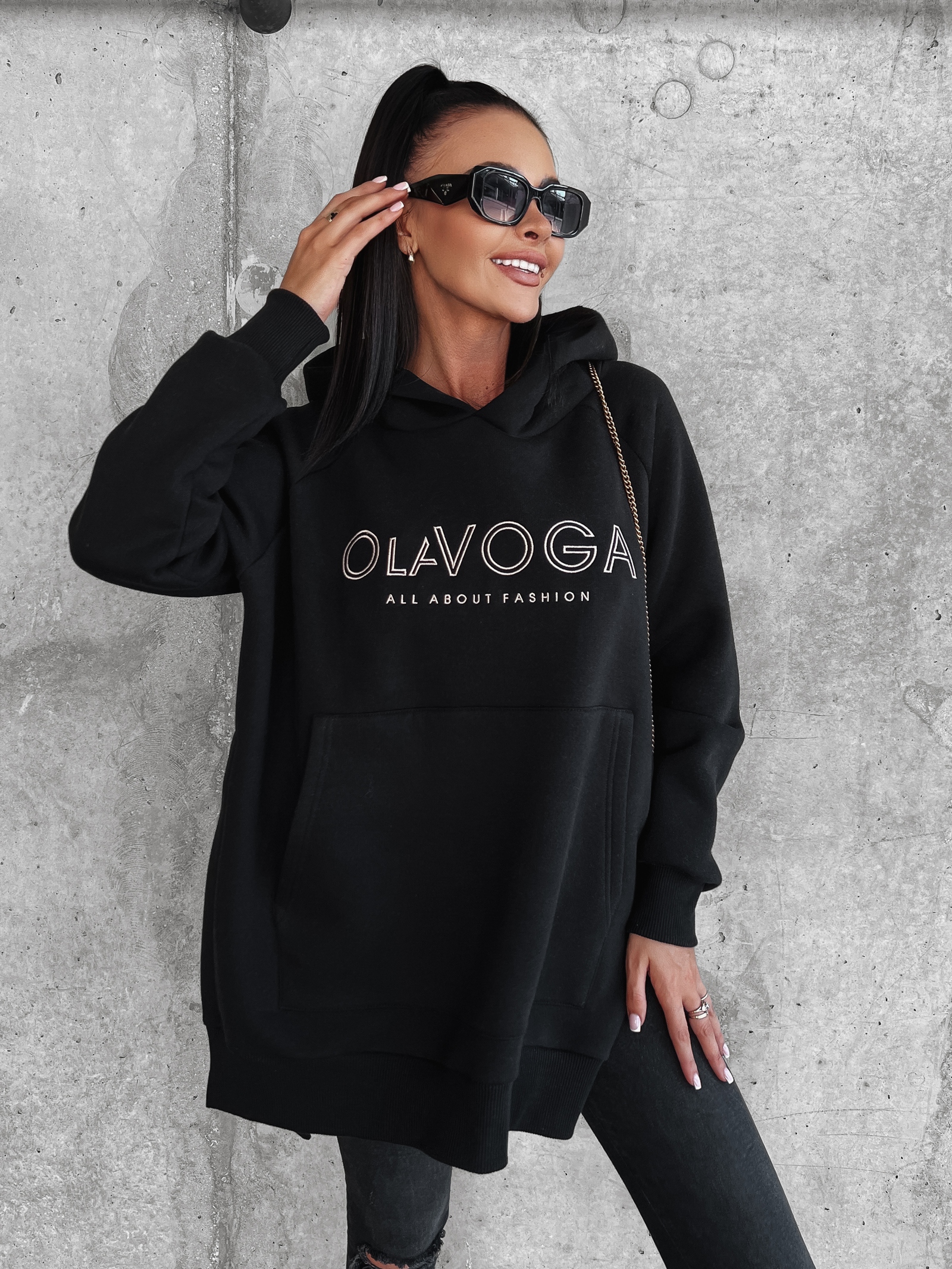 Bluza oversize z rozcięciami Preta Ola Voga czarna Bluza oversize z rozcięciami Preta Ola Voga czarna