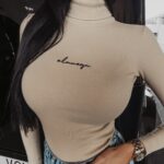 Sweter golf dopasowany Sybil Ola Voga beżowy