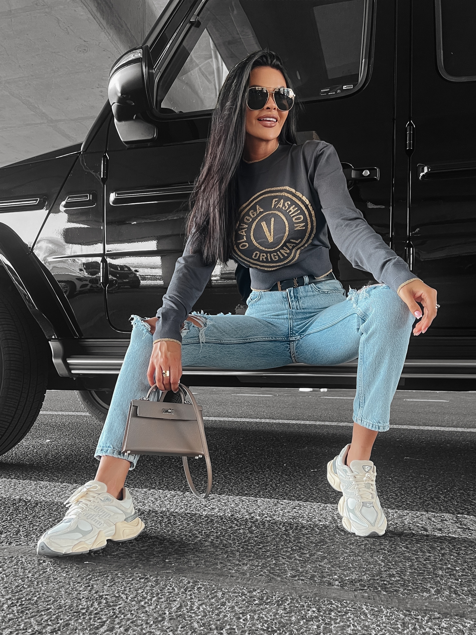 Sweter z żakardowym logo Aleshia Ola Voga szary