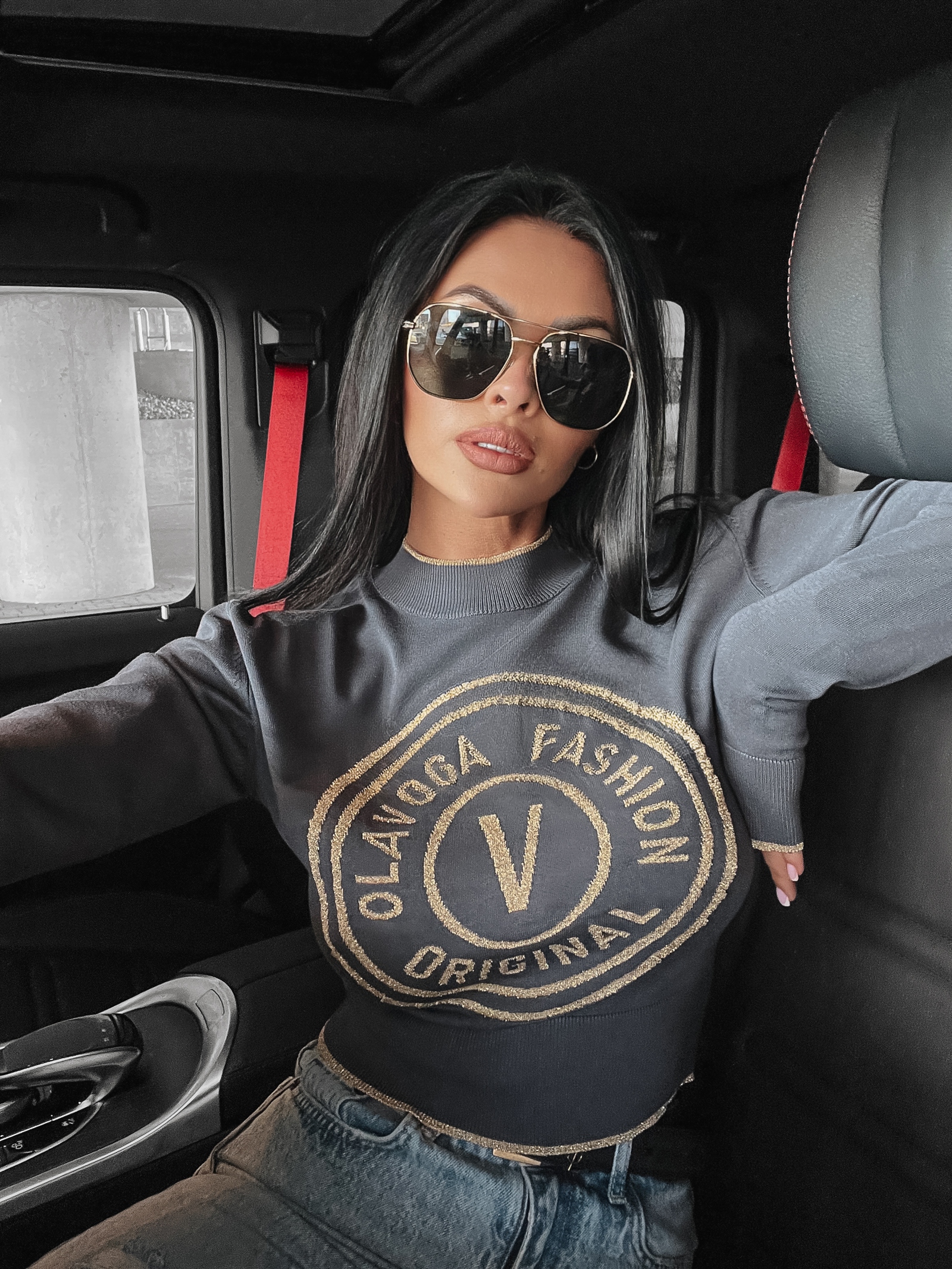 Sweter z żakardowym logo Aleshia Ola Voga szary