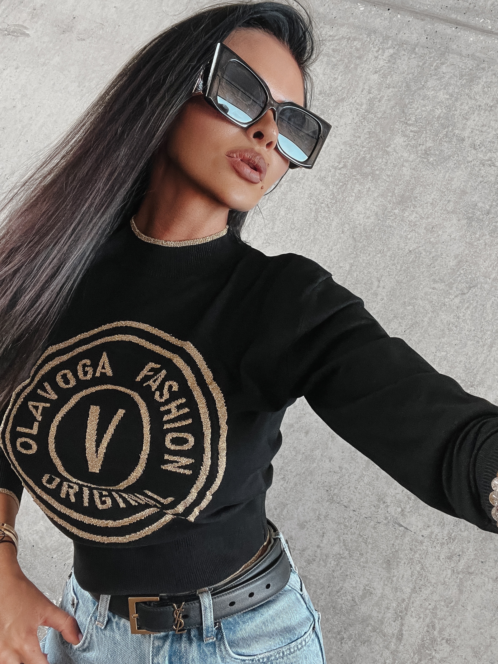 Sweter z żakardowym logo Aleshia Ola Voga czarny