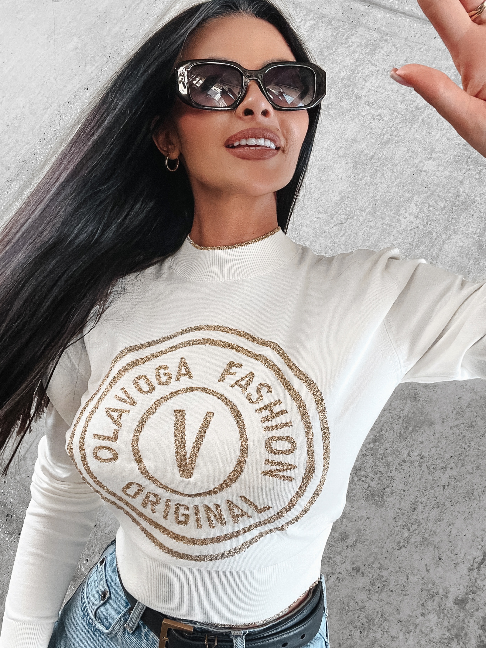 Sweter z żakardowym logo Aleshia Ola Voga ecru Sweter z żakardowym logo Aleshia Ola Voga ecru