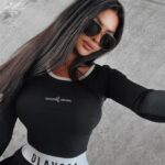 Bluzka dopasowana prążkowana Laura Ola Voga czarna