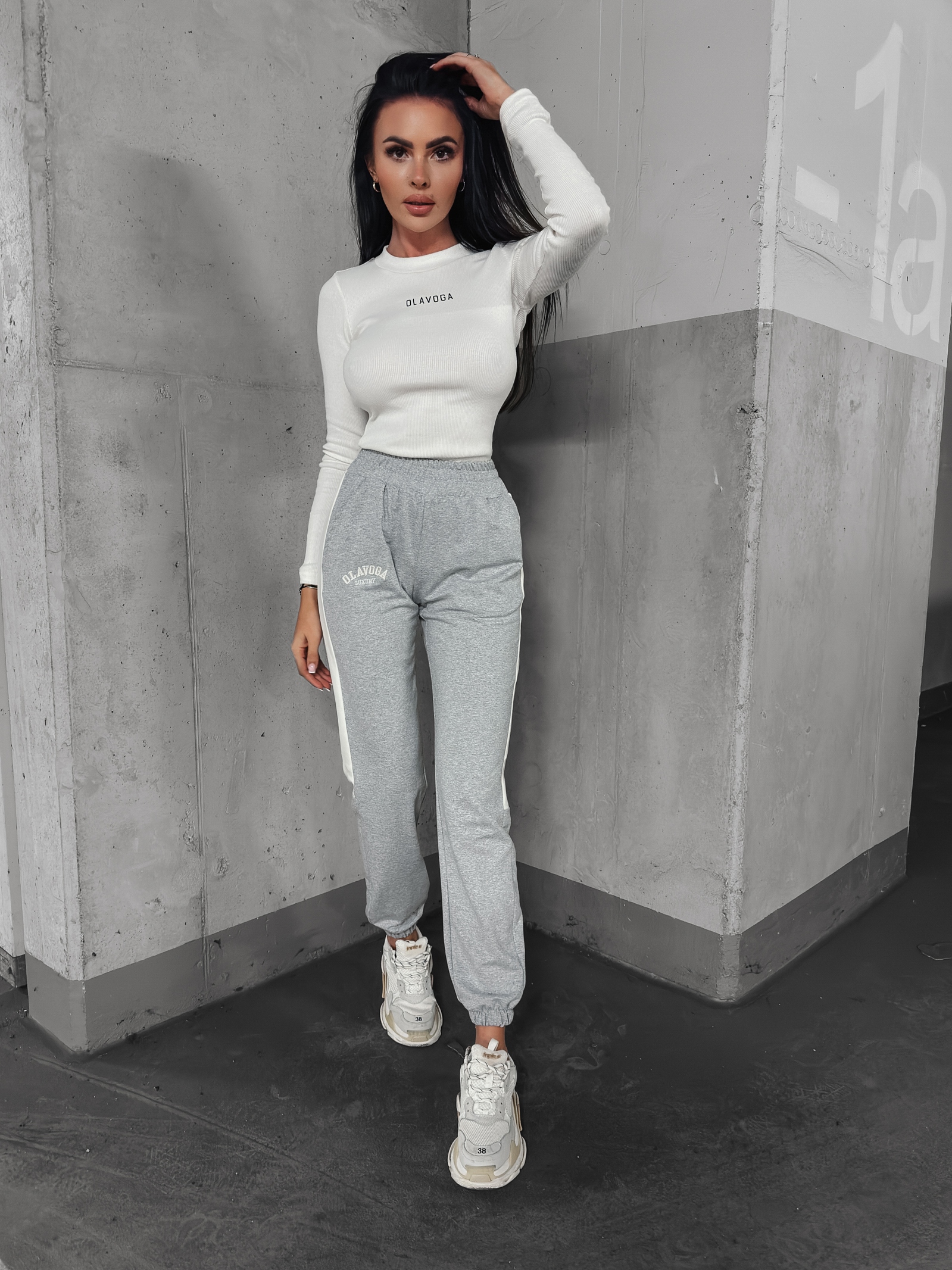 -WYPRZEDANE-Spodnie dresowe z lampasem Parla Ola Voga szary melanż -WYPRZEDANE-Spodnie dresowe z lampasem Parla Ola Voga szary melanż