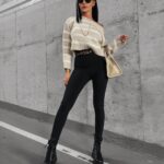 Sweter oversize w paski Wandy Ola Voga beżowo-biały