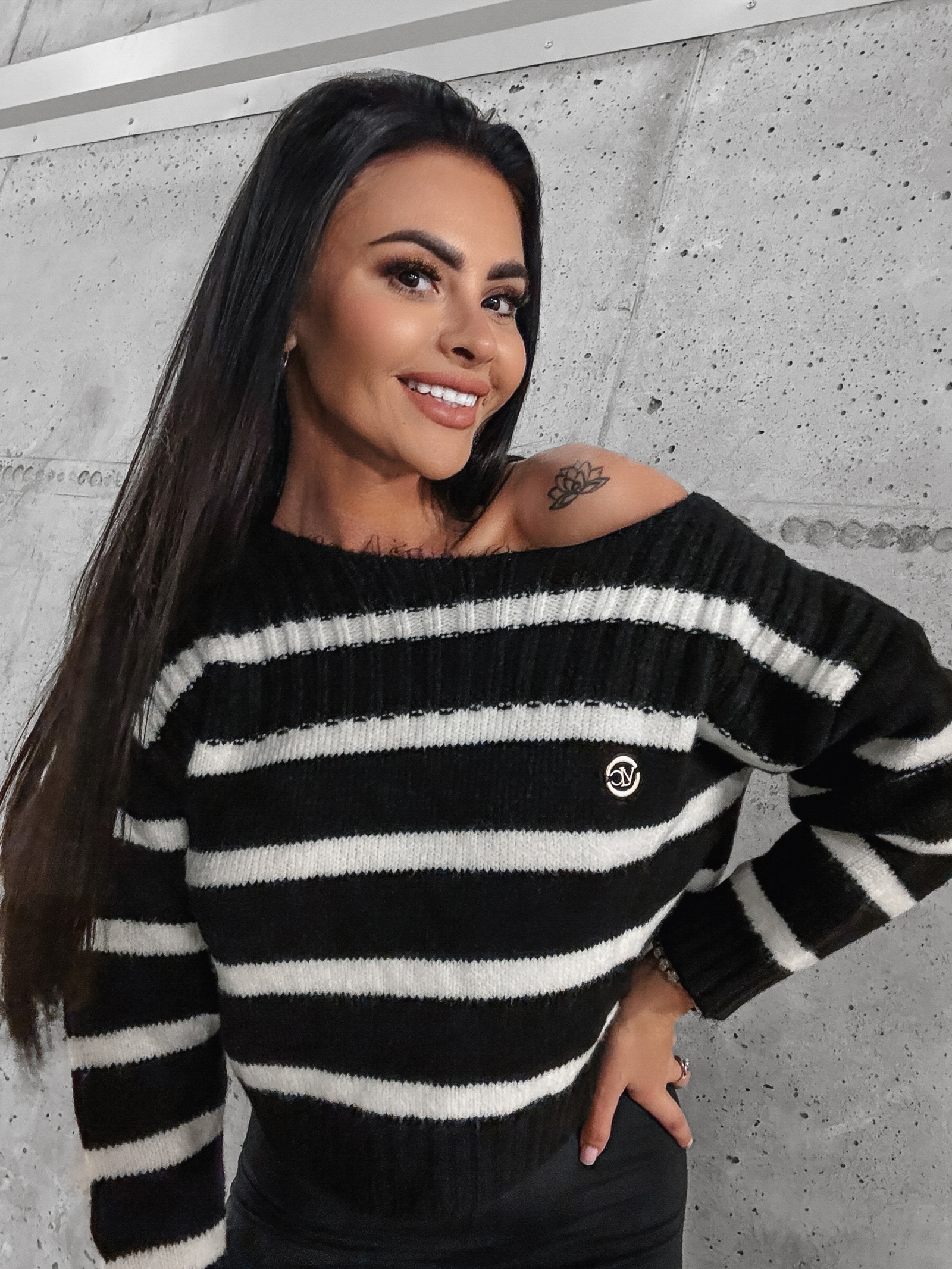 Sweter oversize w paski Wandy Ola Voga czarno-biały Sweter oversize w paski Wandy Ola Voga czarno-biały