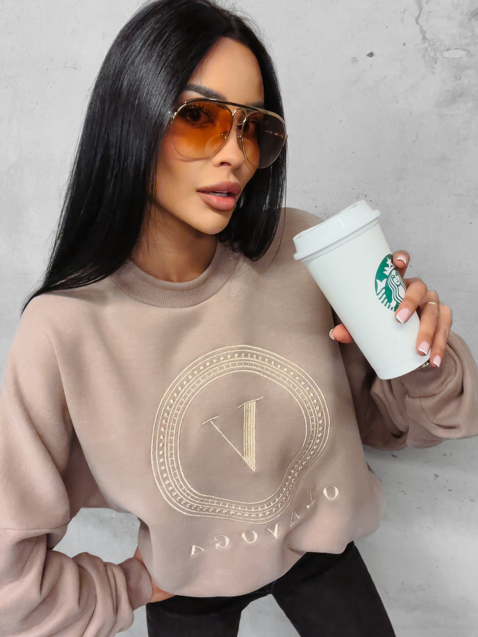 Bluza oversizowa logowana Laila Ola Voga c.beż