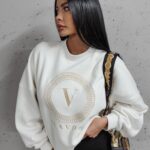 Bluza oversizowa logowana Laila Ola Voga ecru