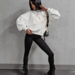 Bluza oversizowa logowana Laila Ola Voga ecru