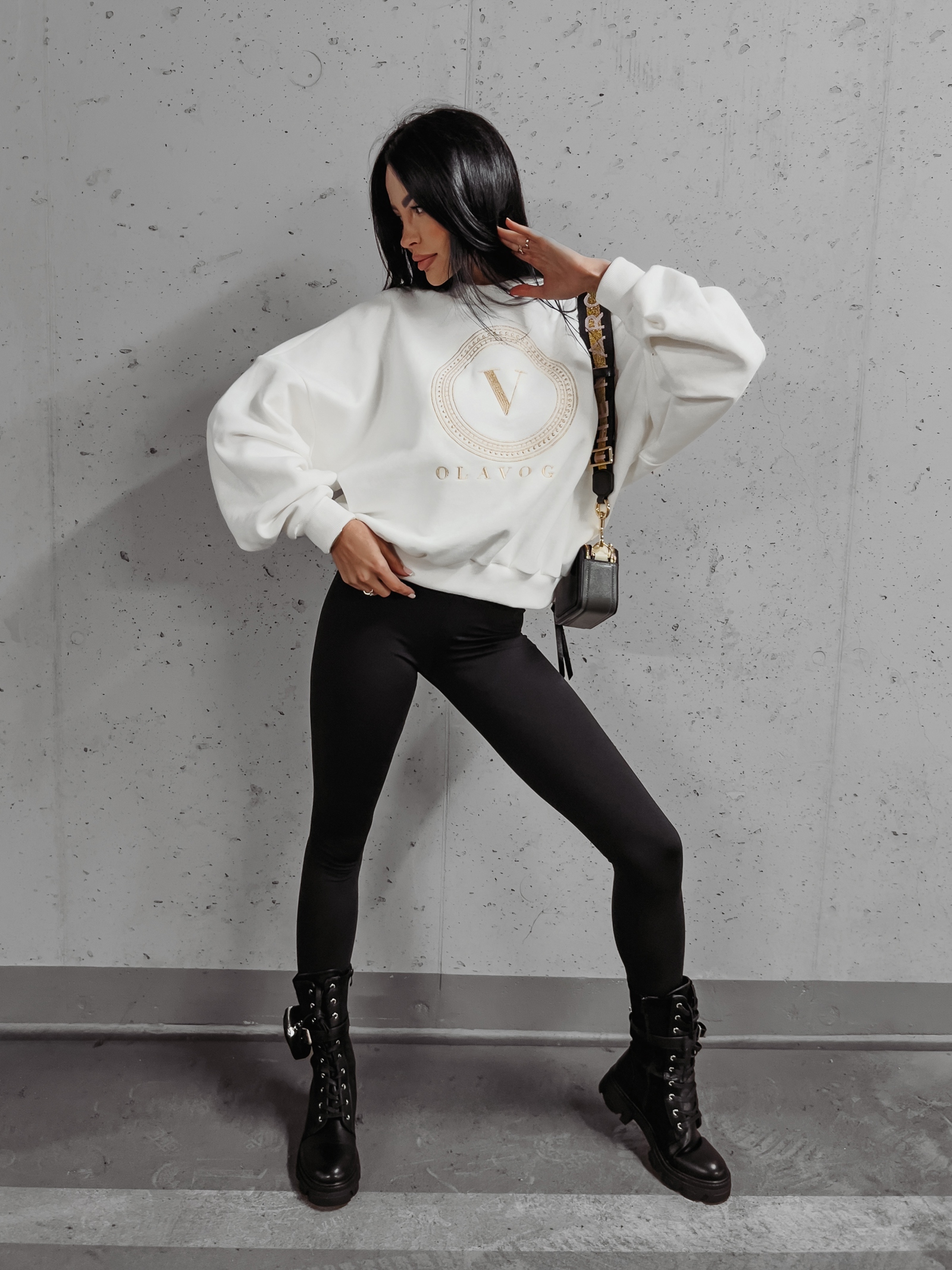 Bluza oversizowa logowana Laila Ola Voga ecru Bluza oversizowa logowana Laila Ola Voga ecru