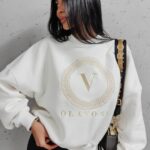 Bluza oversizowa logowana Laila Ola Voga ecru