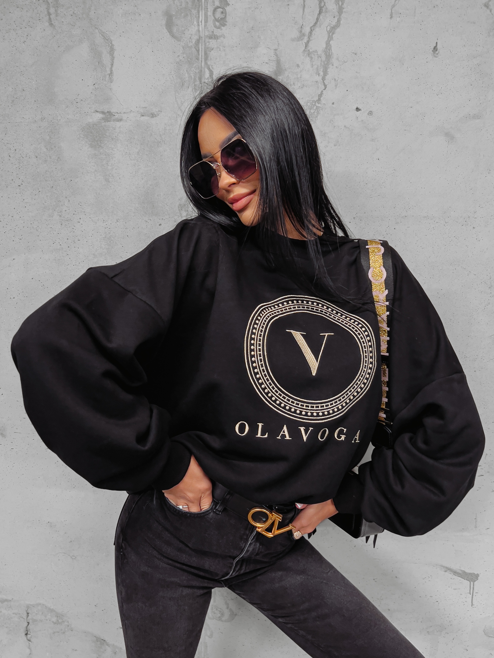 Bluza oversizowa logowana Laila Ola Voga czarna