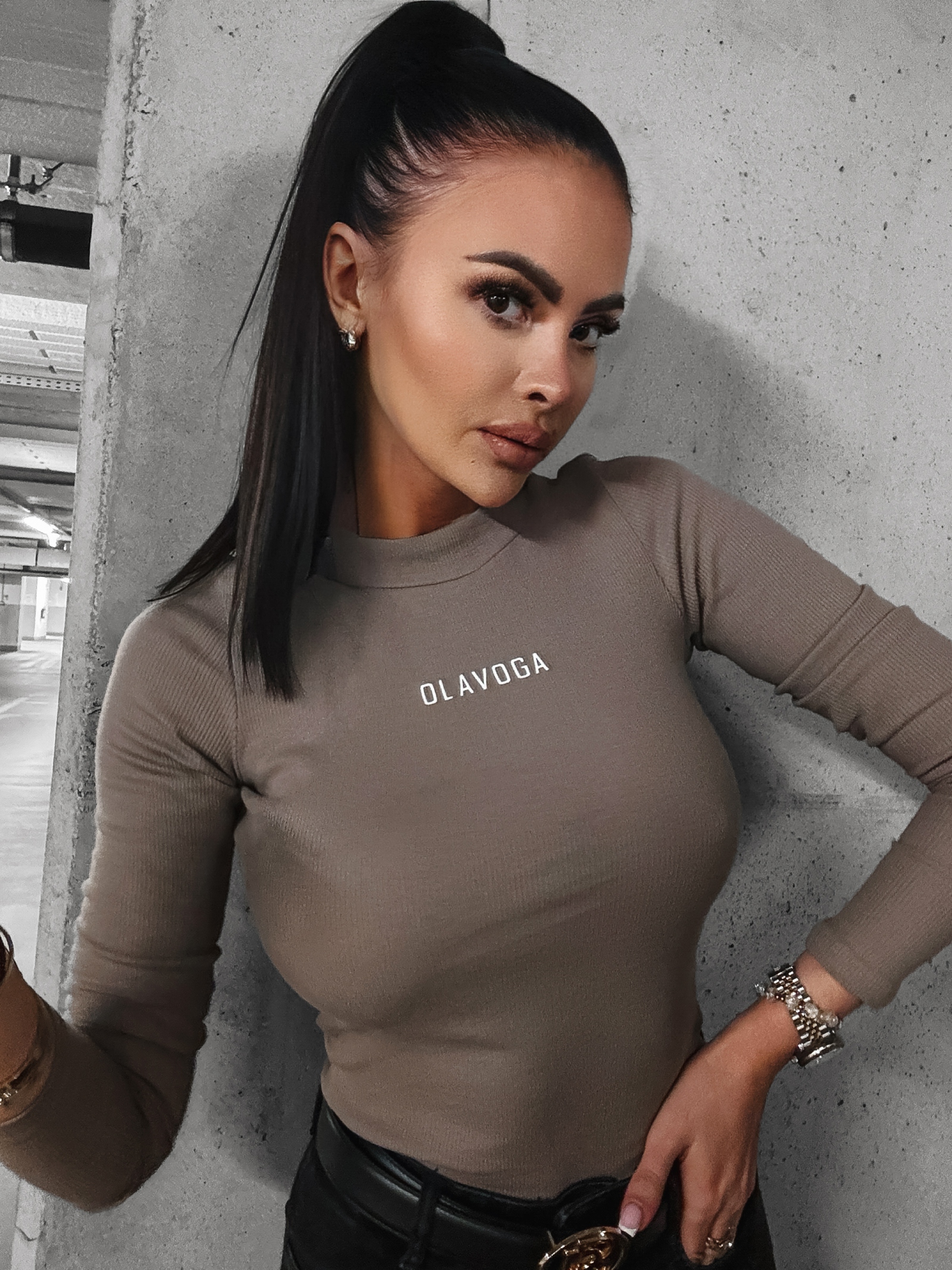 -WYPRZEDANE-Bluzka basicowa prążkowana Barma Ola Voga j.brąz