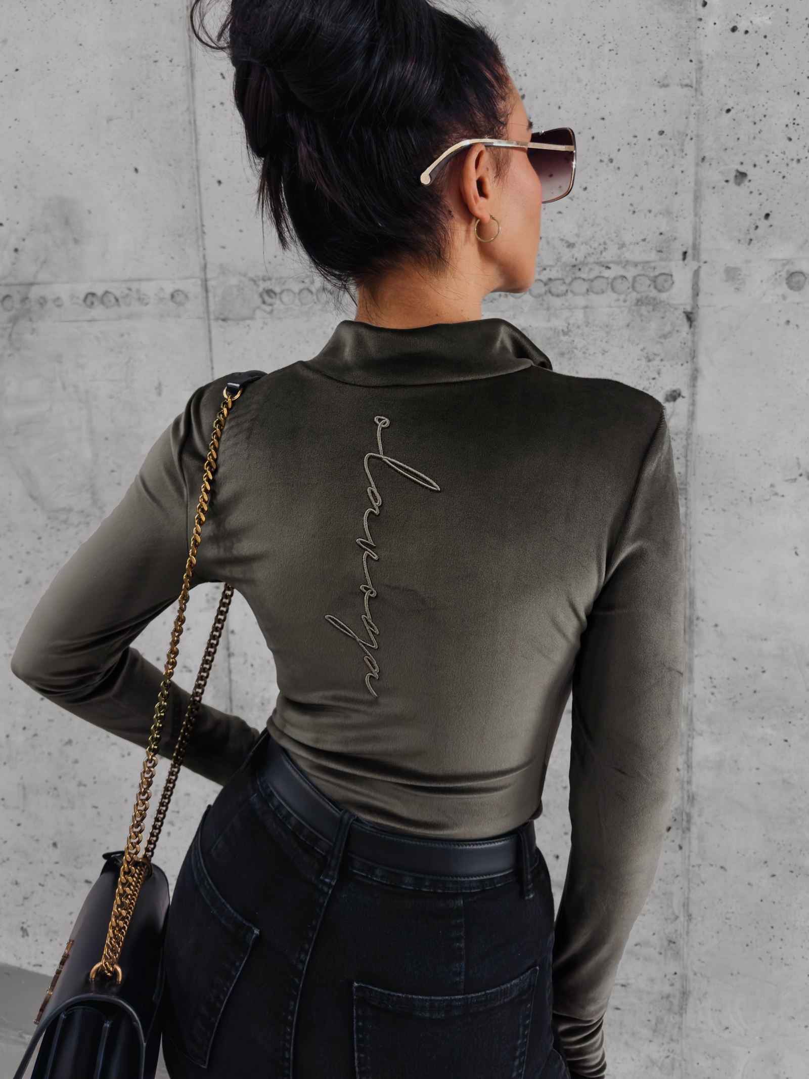 Body welurowe z kołnierzem Spain Ola Voga cappuccino