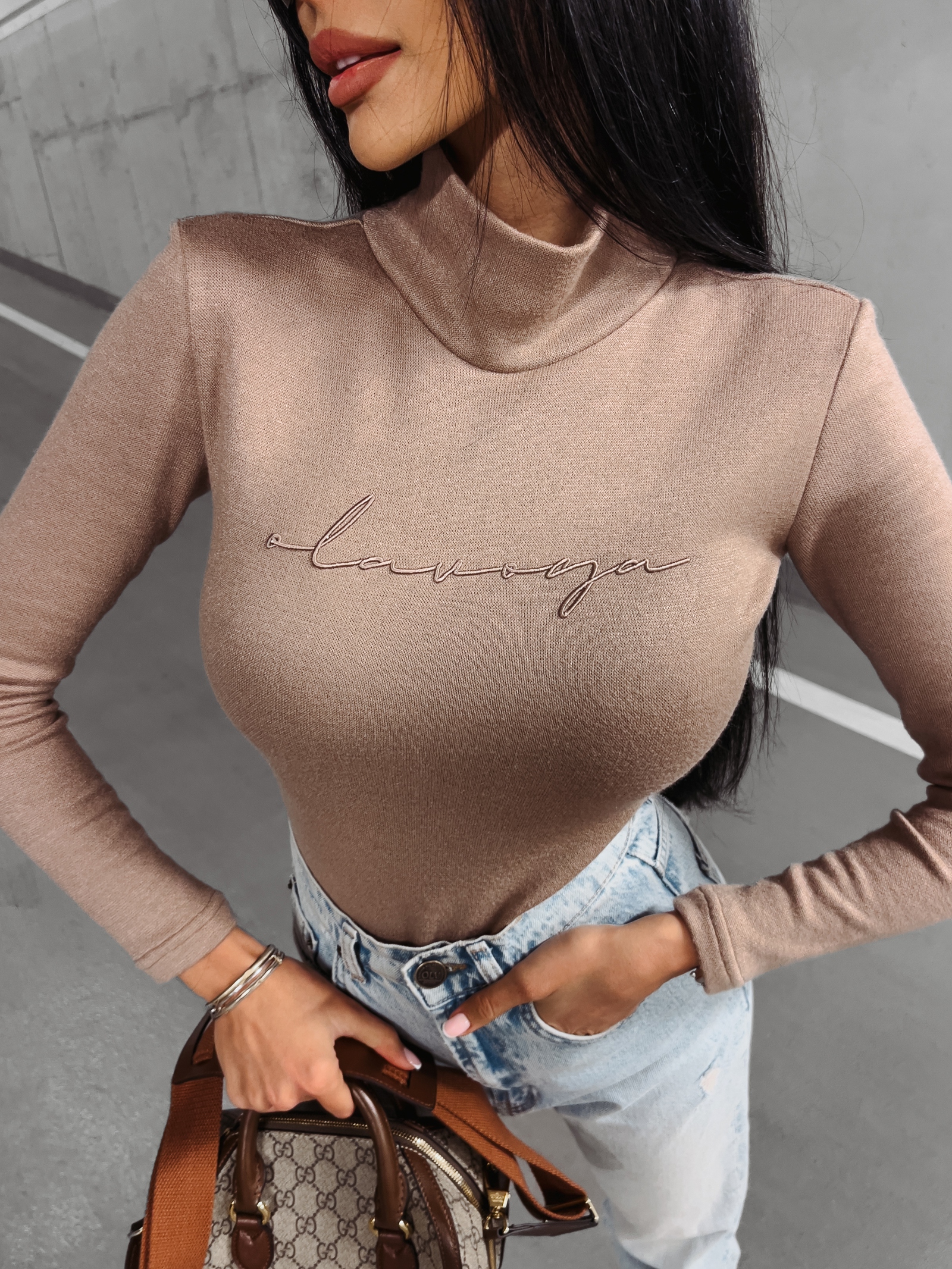 Body dzianinowe z golfem Philly Ola Voga c.beżowe