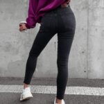 Spodnie jeansowe damskie fit mom FUTURE OLAVOGA czarne