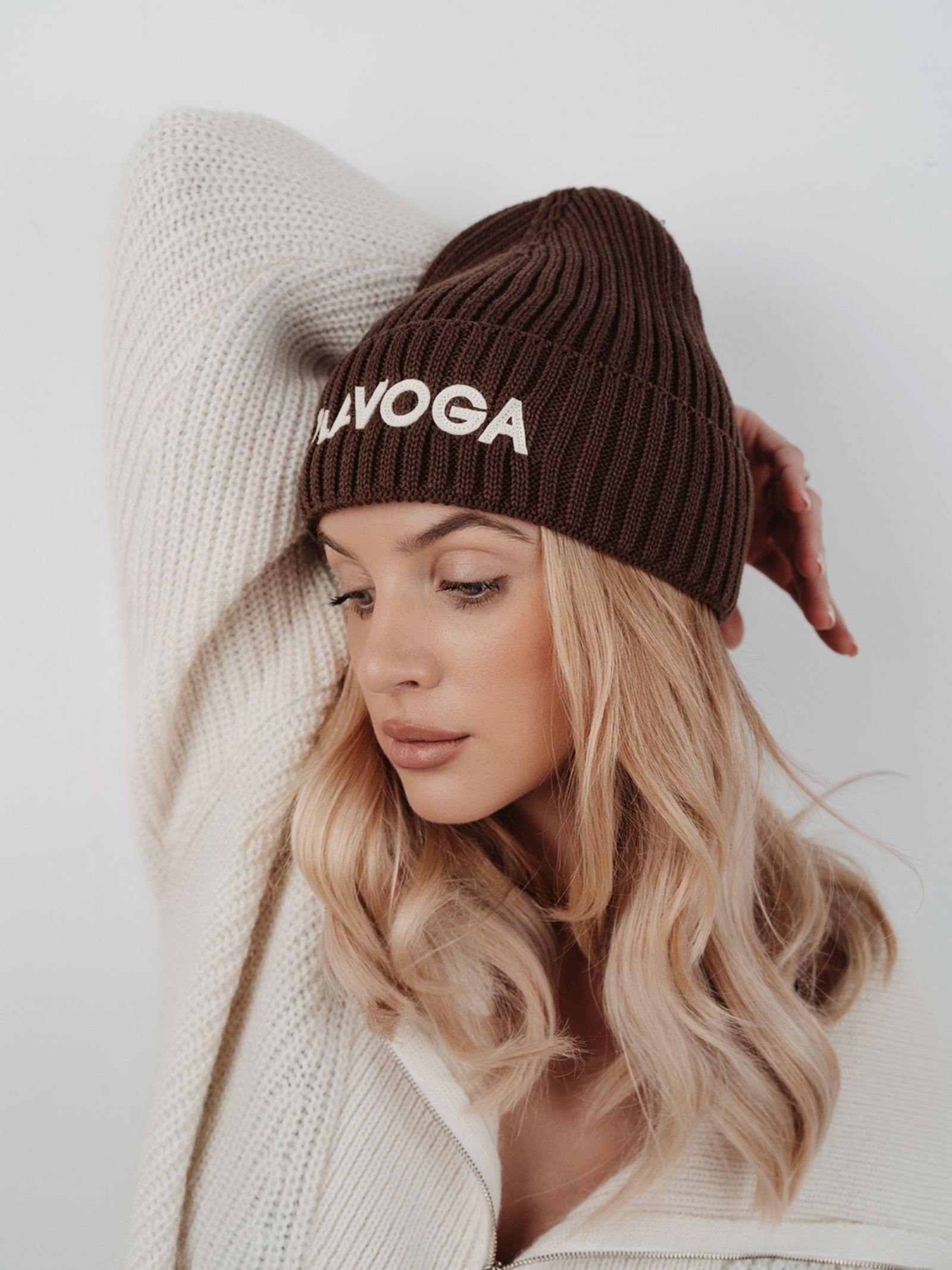 Czapka damska bawełniana OlaVoga Letters brązowa